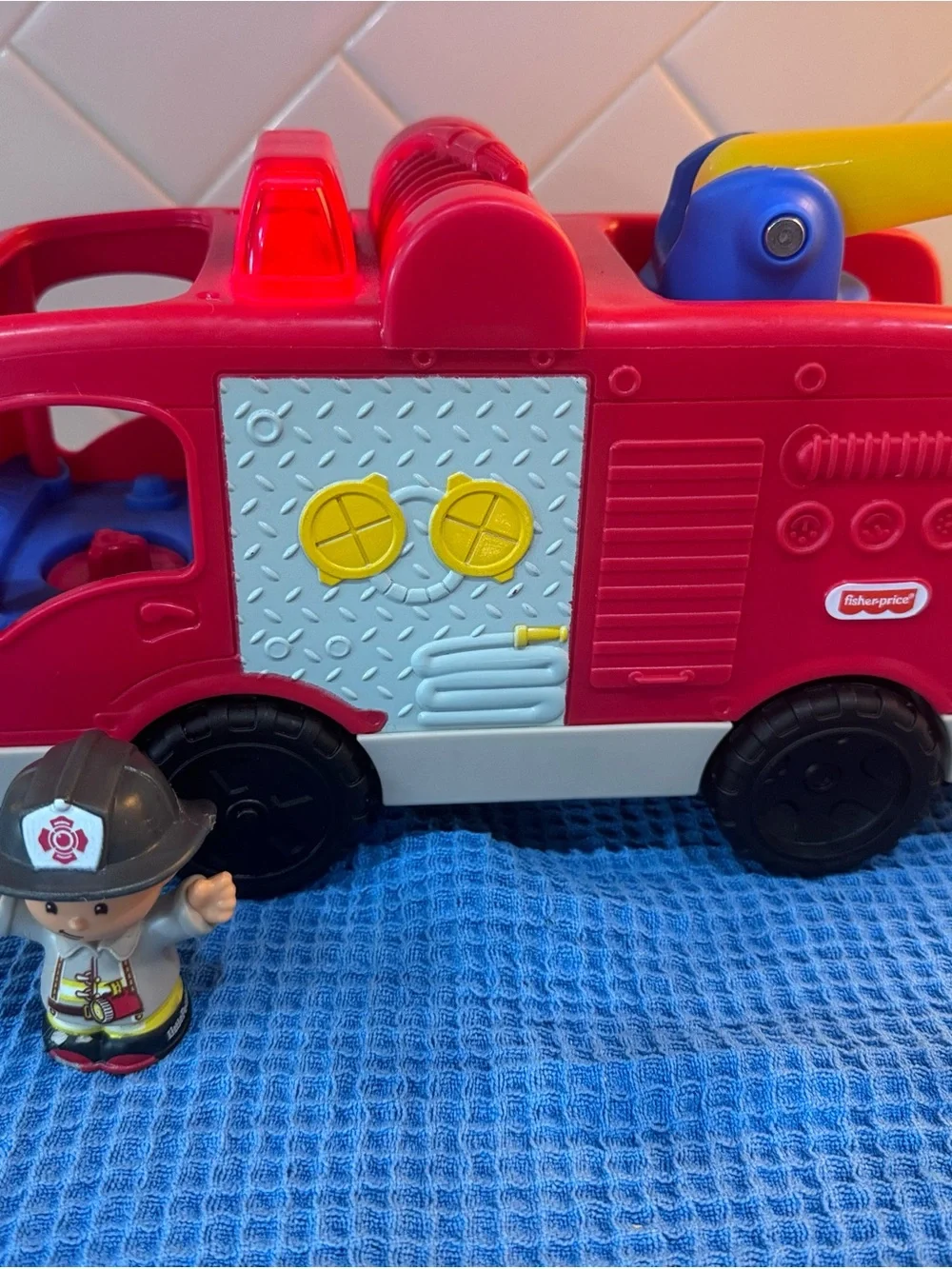 Fisher-Price/little people  Fire Truck Toy with fireman